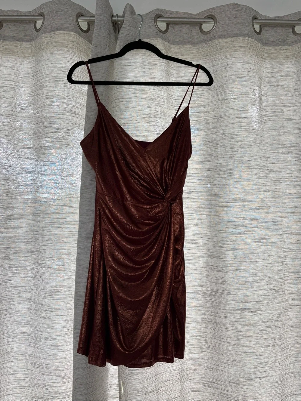 Dainty hooligan - nwt- size M - Shimmer Twist-Front Mini Dress in Deep Burgundy - Picture 3 of 5
